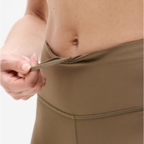 NWT Athleta Interval Stash Tipped Lasercut 7/8 leggings w/Pockets in Clay/Navy - Picture 9 of 12